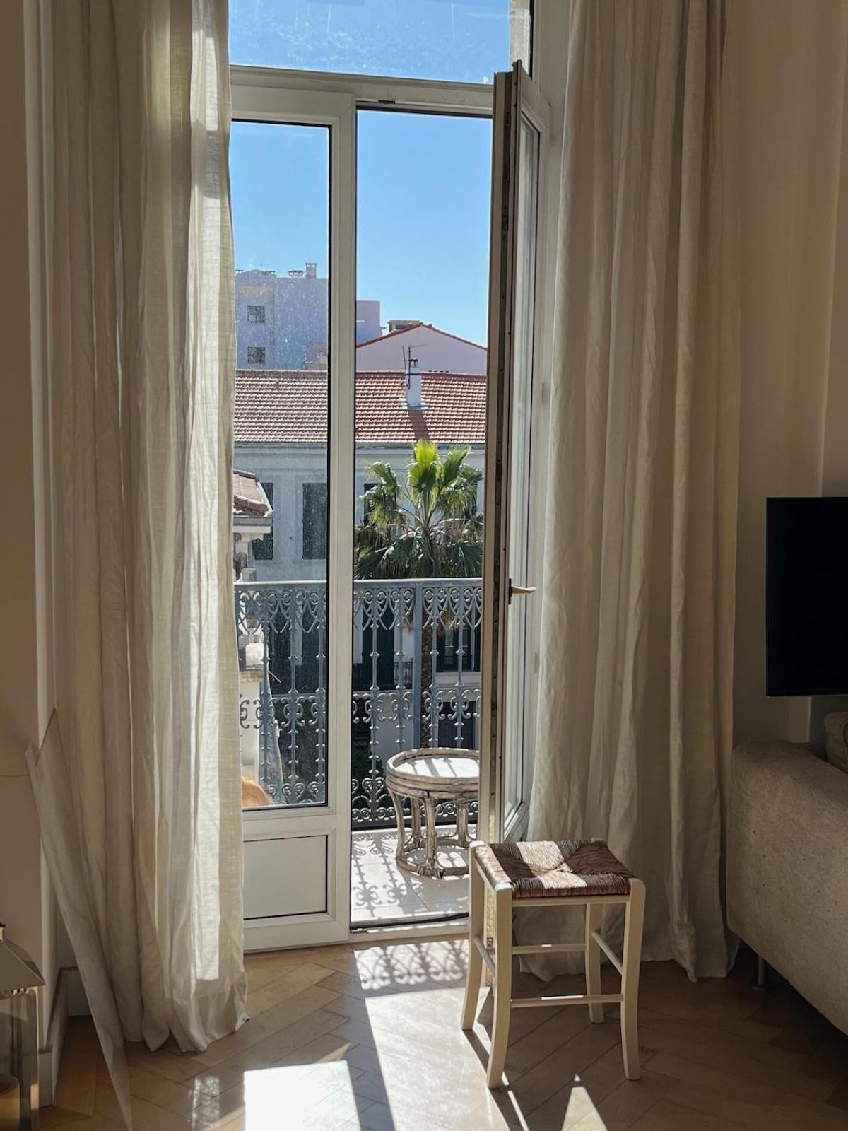 Center Of 100m2 Bright Apartment *